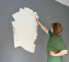 cmo colgar un mural de papel pintado gua paso a paso, Pintando una pared en preparaci n para colgar papel pintado