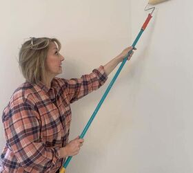 cmo colgar un mural de papel pintado gua paso a paso, C mo colgar un mural de papel pintado utilizando un cepillo de rodillo para aplicar adhesivo de papel pintado directamente a la pared