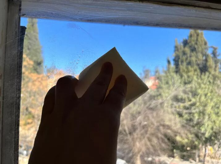 how to clean cloudy glass windows, Cleaning a window