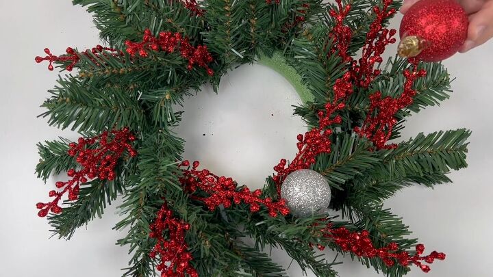 Crafting a stylish wreath with garland and ornaments