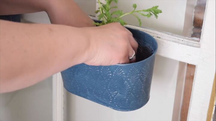 how to hang window boxes, Filling the window box