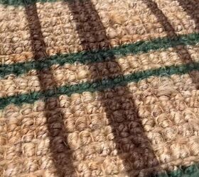 Plaid pattern on the rug