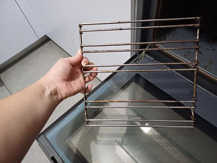 how to clean an oven, Dirty oven rack