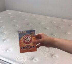 how to clean a mattress, Cleaning a mattress with baking soda