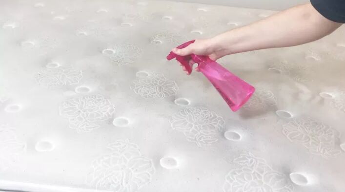 how to clean a mattress, Cleaning mattress stains