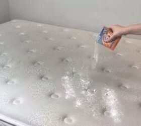 how to clean a mattress, Applying baking soda to a mattress