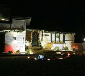 decoraciones navideas de exterior, Recorrido por la decoraci n navide a exterior Un look navide o cl sico en rojo y blanco con un presupuesto m s reducido Ven a ver c mo queda iluminado por la noche