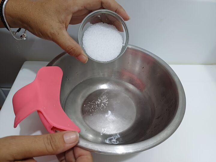 DIY citric acid cleaner for hard water stains on shower doors