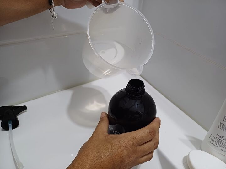 How to clean shower glass with citric acid