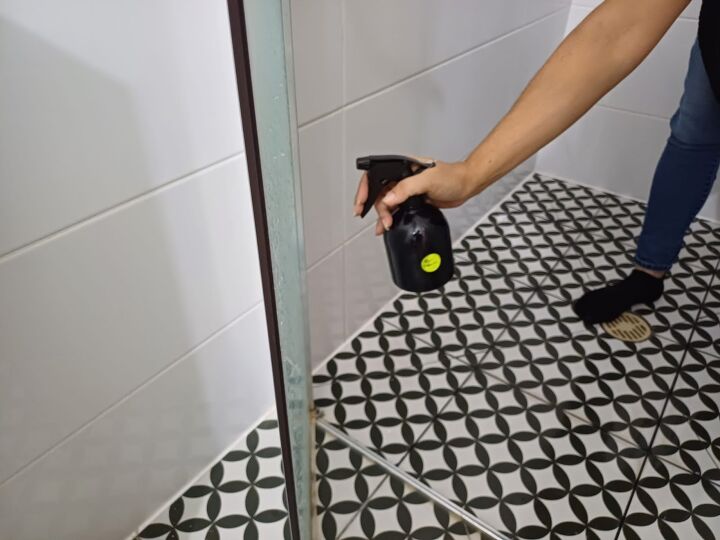 Remove calcium buildup in shower using citric acid solution