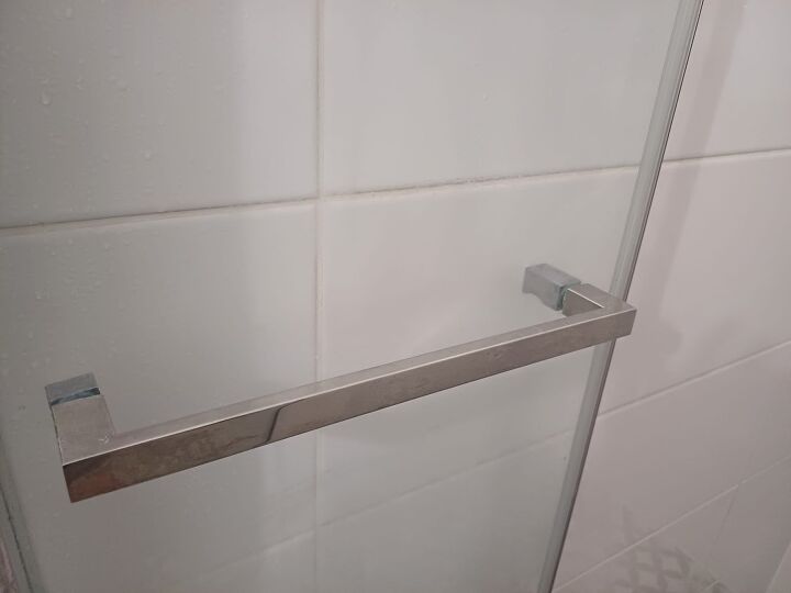 Rinse the shower doors