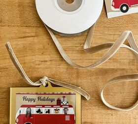 aprende a convertir tus tarjetas de navidad en adornos diy