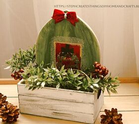 decoracin navidea con follaje de imitacin en cajas de madera