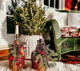 luz de fuego hojas perennes y nieve el proyecto de botellas navideas de swedi, Botellas de Navidad de garraf n en el porche