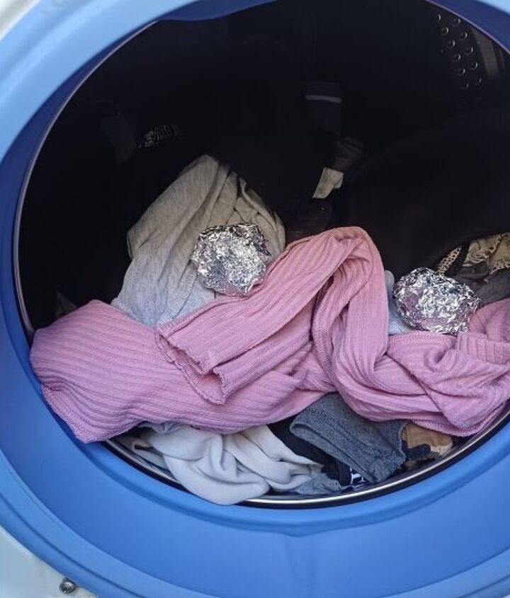 https://cdn-fastly.hometalk.com/media/2023/12/03/9272191/aluminum-foil-in-washing-machine.jpg?nocrop=1&size=720x845
