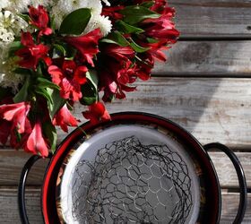 centro de mesa floral diy merry bright con adornos