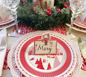 cinco diferentes decoraciones navideas con un solo cubierto