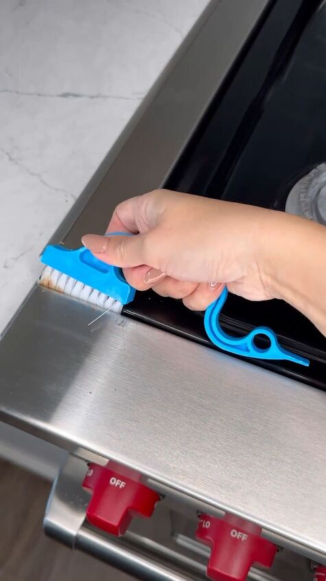 Cleaning crevices and gaps with a long thin brush