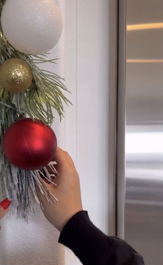 how to hang a garland, Securing the ends with a command hook