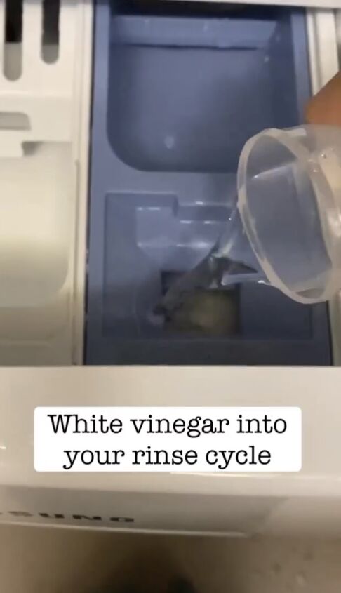 make your towels super soft, Pouring white vinegar into the washing machine