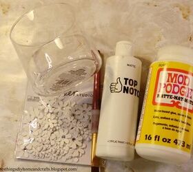 diy un tarro de cristal pintado reciclado para convertirlo en una brillante pantalla, Materiales pintura Mod Podge y tarro