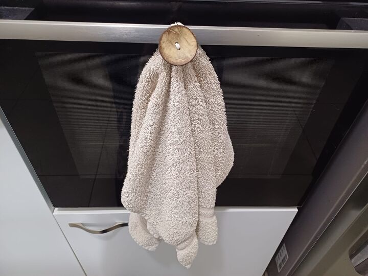Button-secured hand towels
