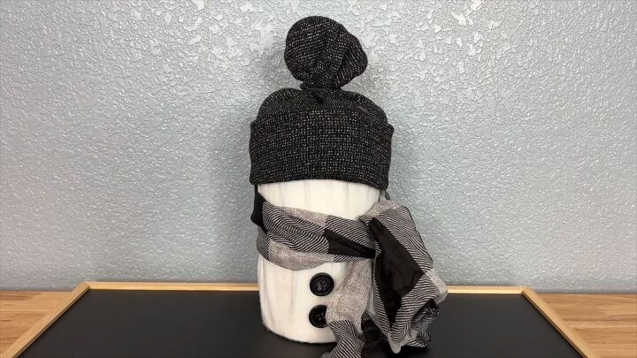 Winter decor - toilet paper snowman