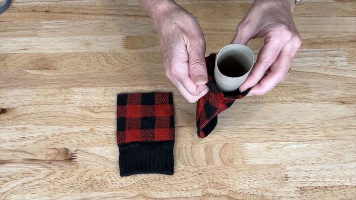 How to make a Santa gnome from toilet paper tubes