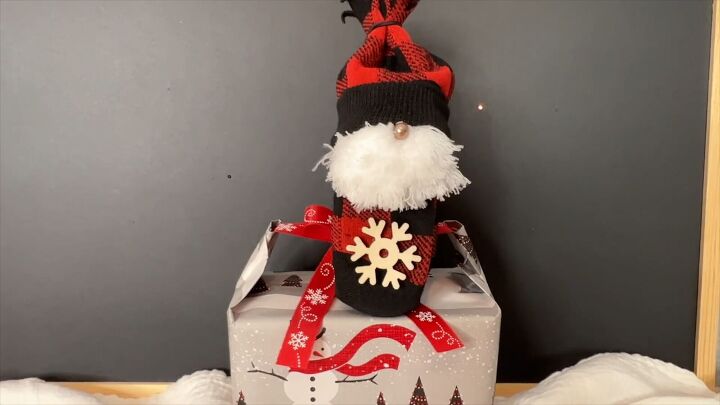 Craft a Santa with toilet paper rolls
