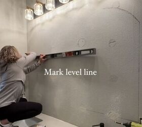 how to hang mirror on wall, Marking a level line