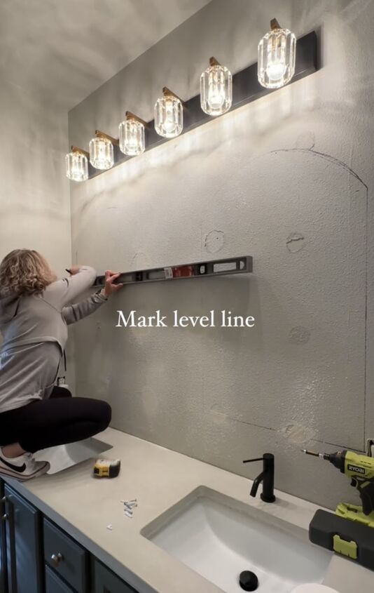 how to hang mirror on wall, Marking a level line