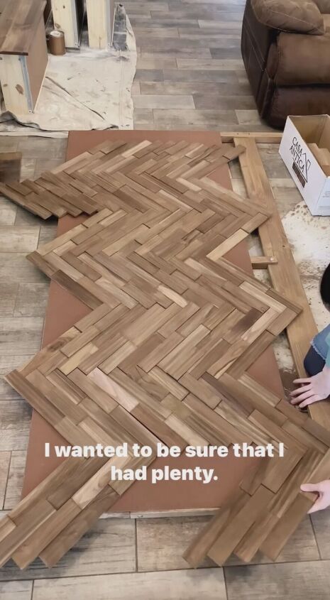 Choosing and cutting the wood mosaic panels