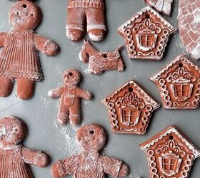 adornos de arcilla de secado al aire diy christmas gingerbread, Adornos de arcilla de secado al aire en una bandeja para galletas para secar Hombres y casas de pan de jengibre