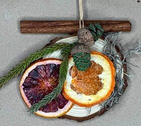 13 ideas de bricolaje para hacer adornos con naranjas secas, Adorno de naranja deshidratada y rodajas de madera