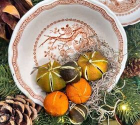 13 ideas de bricolaje para hacer adornos con naranjas secas, Naranjas secas dispuestas en un Taz n con musgo colgando en el rbol de NavidadNaranjas secas dispuestas en un Taz n con musgo colgando en el rbol de Navidad