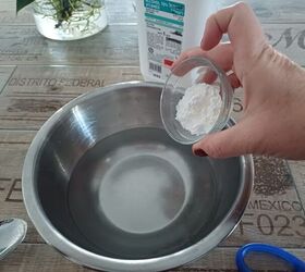 She mixes rubbing alcohol, cornstarch, and vinegar for this easy cleaning hack