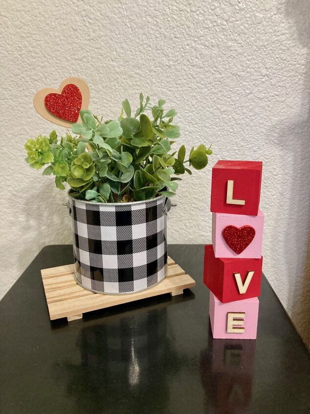 Blocos de amor empilhados para o Dia dos Namorados | Hometalk