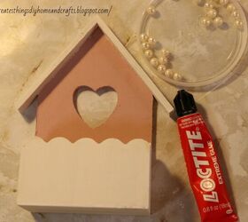 guirnalda de cajas en forma de corazn diy dollar tree, Caja de madera pintada con forma de coraz n y adhesivo