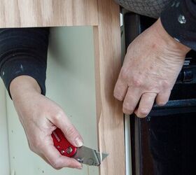 cmo hacer que los armarios de cocina de roble parezcan modernos sin pintura, actualizar armarios con chapa de madera recortar