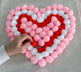 cmo hacer cojines de san valentn con pompones, pompones San Valentin