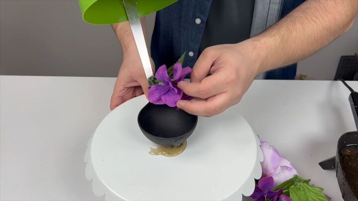 floating illusion cascading flower, Stick the flowers to the ladle
