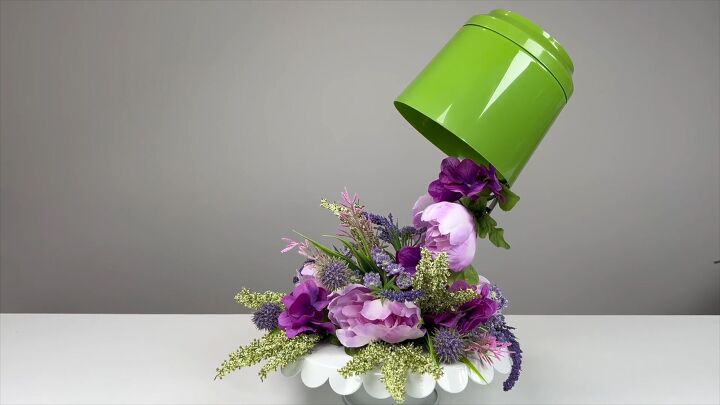 floating illusion cascading flower, Floating bucket with cascading flowers centerpiece