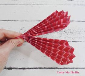 colgante de pared corazones de papel, doblar el papel plegado para crear la forma de coraz n