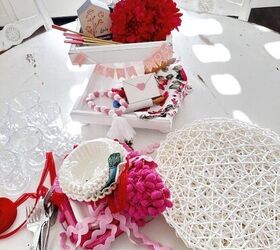 coqueta y divertida una mesa de san valentn en rosa rojo y blanco, Coqueta y divertida Una mesa de San Valent n en rosa rojo y blanco