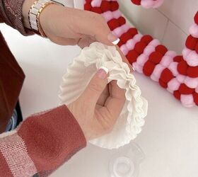 coqueta y divertida una mesa de san valentn en rosa rojo y blanco