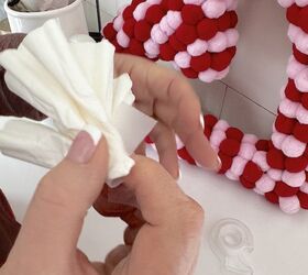 coqueta y divertida una mesa de san valentn en rosa rojo y blanco