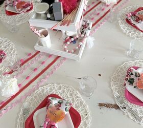 coqueta y divertida una mesa de san valentn en rosa rojo y blanco, Coqueta y divertida Una mesa de San Valent n en rosa rojo y blanco