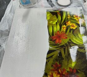 un gnomo abeja feliz pintado sobre lienzo