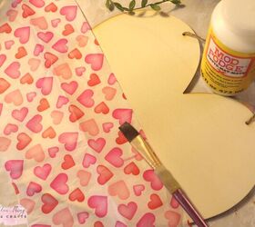 decora un corazn de madera, Mod Podge y papel de seda sobre el coraz n de madera