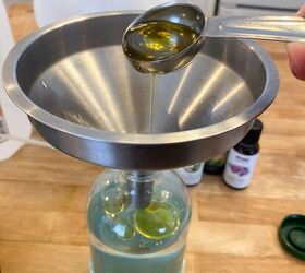 pulverizador casero limpieza fcil y familiar, verter el aceite de oliva